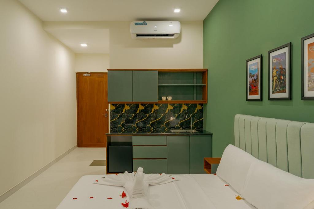 Queen Room at Mulberry Living Negombo