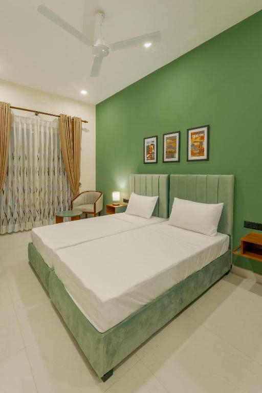 Twin Room with Balcony interior detail